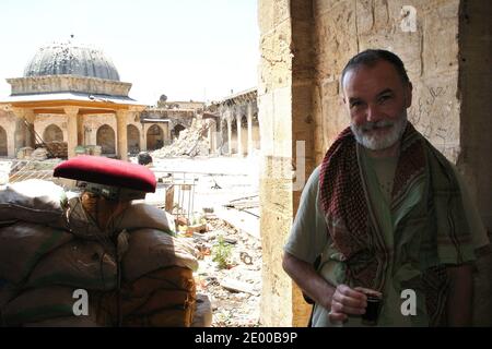 Der französische Historiker und Professor für Politikwissenschaft Jean-Pierre Filiu, der bei einem Besuch in Aleppo, Syrien, im Juli 2013 an der Großen Moschee (Zacharias Schrein) gesehen wurde. Foto von Ammar Abd Rabbo/ABACAPRESS.COM Stockfoto