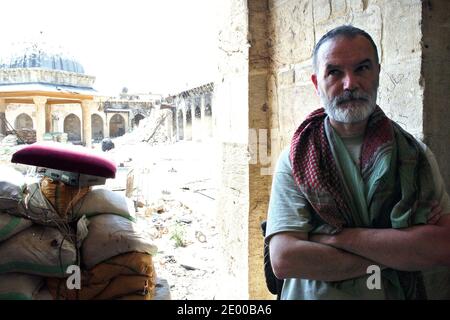 Der französische Historiker und Professor für Politikwissenschaft Jean-Pierre Filiu, der bei einem Besuch in Aleppo, Syrien, im Juli 2013 an der Großen Moschee (Zacharias Schrein) gesehen wurde. Foto von Ammar Abd Rabbo/ABACAPRESS.COM Stockfoto