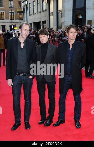 Die Mitglieder der Band Veloursleder, Mat Osman, Neil Codling und Brett Anderson kommen zur Premiere des Films The Invisible Woman im Rahmen des 57. BFI Film Festivals am 17. Oktober 2013 im Odeon West End in London, Großbritannien. Foto von Aurore Marechal/ABACAPRESS.COM Stockfoto