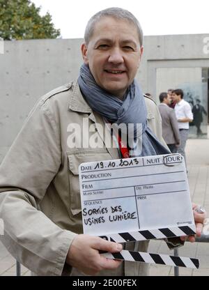 Dreharbeiten zum Stummfilm "La Sortie des Usines Lumiere" (Arbeiter verlassen die Lumiere-Fabrik) in Lyon, Frankreich, 19. Oktober 2013. DER US-Regisseur Quentin Tarantino und viele andere Produzenten und Schauspieler beteiligten sich an der Neuproduktion des französischen Kurzdokumentarfilms Schwarz-Weiß, der 1895 vom französischen Filmemacher Louis Lumiere gedreht und produziert wurde. Fotos von Vincent Dargent/ABACAPRESS.COM Stockfoto