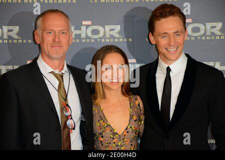 Alan Taylor, Natalie Portman und Tom Hiddleston bei der Premiere von 'Thor: The Dark World' im Le Grand Rex in Paris, Frankreich am 23. Oktober 2013. Foto von Nicolas Briquet/ABACAPRESS.COM Stockfoto