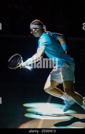 Der Spanier Rafael Nadal spielt am 30. Oktober 2013 in der zweiten Runde der BNP Paribas Masters Series Tennis Open 2013 im Palais Omnisports in Paris-Bercy, Paris. Foto von Henri Szwarc/ABACAPRESS.COM Stockfoto