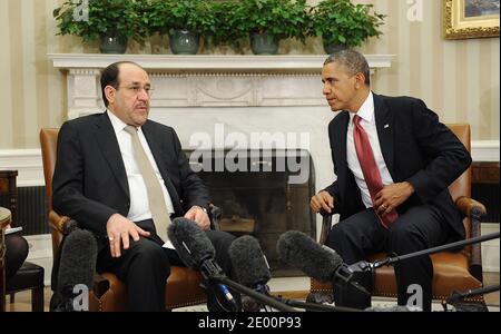 Der irakische Premierminister Nuri Al-Maliki (L) spricht mit US-Präsident Barack Obama im Oval Office im Weißen Haus in Washington, DC, USA, 1. November 2013. Foto von Olivier Douliery/ABACAPRESS.COM Stockfoto