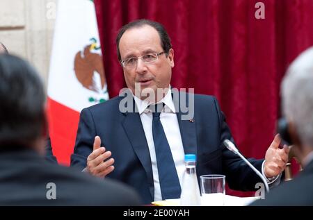 Der französische Präsident Francois Hollande trifft am 5. November 2013 im Elysee-Palast in Paris, Frankreich, den mexikanischen Außenminister Jose Antonio Meade zum ersten französisch-mexikanischen strategierat. Foto von Aurelien Meunier/Pool/ABACAPRESS.COM Stockfoto
