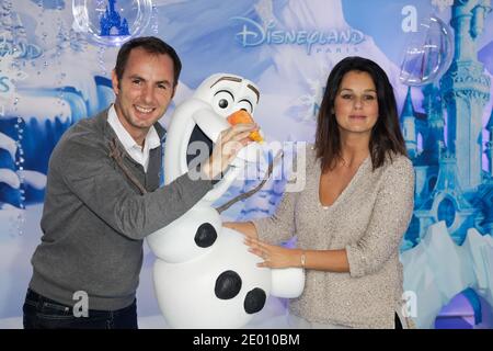 Jean-Philippe Doux und Faustine Bollaert am 09. November 2013 beim Eröffnungstag der Weihnachtszeit im Disneyland Resort Paris in Marne-La-Vallee, Frankreich. Foto von Jerome Domine/ABACAPRESS.COM Stockfoto