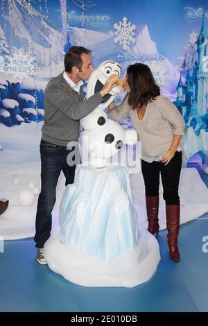 Jean-Philippe Doux und Faustine Bollaert am 09. November 2013 beim Eröffnungstag der Weihnachtszeit im Disneyland Resort Paris in Marne-La-Vallee, Frankreich. Foto von Jerome Domine/ABACAPRESS.COM Stockfoto