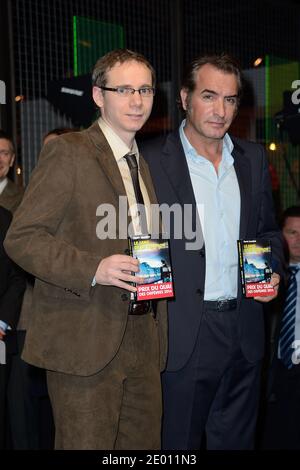 Herve Jourdain und Jean Dujardin nehmen an einer Verleihung des 67. Quai des Orfevres Literaturpreises in Paris, Frankreich, am 12. November 2013 Teil. Foto von Nicolas Briquet/ABACAPRESS.COM Stockfoto