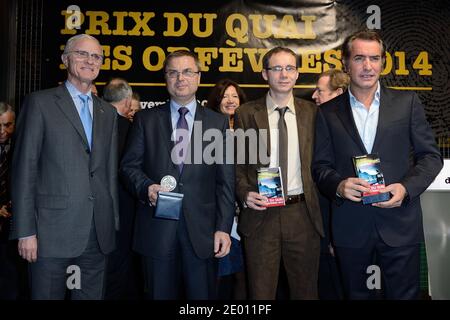 Christian Flaesch, Direktor der Pariser Justizpolizei, Herve Jourdain und Jean Dujardin bei der Verleihung des 67. Quai des Orfevres Literaturpreises am 12. November 2013 in Paris, Frankreich. Foto von Nicolas Briquet/ABACAPRESS.COM Stockfoto