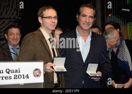 Herve Jourdain und Jean Dujardin nehmen an einer Verleihung des 67. Quai des Orfevres Literaturpreises in Paris, Frankreich, am 12. November 2013 Teil. Foto von Nicolas Briquet/ABACAPRESS.COM Stockfoto