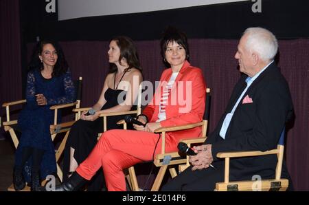 Karen Dawn, Jo-Anne McArthur, Liz Marshall und Ric O'Barry kommen zur Premiere von "The Ghosts in Our Machine", die am 15. November 2013 in Laemmles Music Hall in Beverly Hills, Los Angeles, CA, USA, stattfand. Foto von Tonya Wise/ABACAPRESS.COM Stockfoto