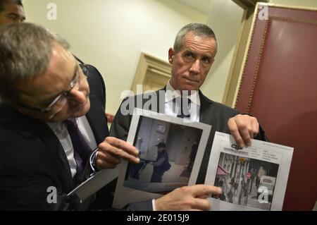 Der französische Staatsanwalt Francois Molins und der Direktor der Pariser Justizpolizei Christian Flaesch bei einer Pressekonferenz, auf der ein Bild des Schützen gezeigt wird, der in der Lobby des französischen Zeitungsbüros Liberation das Feuer eröffnete, Er verletzte einen Assistenten des Fotografen ernsthaft und eröffnete das Feuer vor dem Vorstadthauptsitz der Societe Generale im Geschäftsviertel La Defense, bevor er am 18. November 2013 ein Auto entnahm, um ihn zur Champs-Elysees Avenue zu bringen, heute in Paris, Frankreich. Foto von Mousse/ABACAPRESS.COM Stockfoto