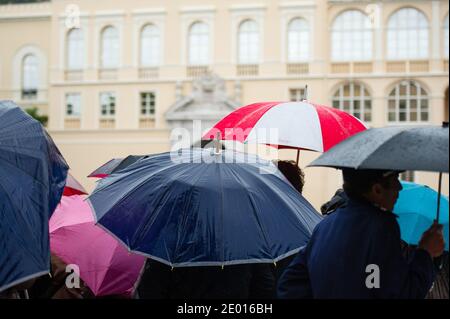 Atmosphäre während der Parade zum Nationalfeiertag im Monaco Palace am 19. November 2013 in Monte-Carlo, Monaco. Foto von Christophe Guibbaud/ABACAPRESS.COM Stockfoto