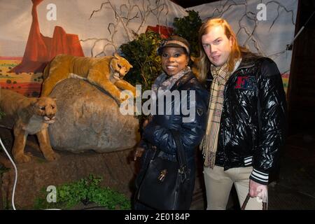 Surya Bonaly und Christophe Guillarme bei der Eröffnung des 'Paris Village de Noel' auf den Champs-Elysees in Paris, Frankreich am 20. November 2013. Foto von Laurent Zabulon/ABACAPRESS.COM Stockfoto