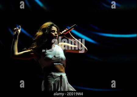 Selena Gomez tritt während ihrer The Stars Dance World Tour in der Allstate Arena in Rosemont, Illinois, USA, am 22. November 2013 auf. Foto von Cindy Barrymore/ABACAPRESS.COM Stockfoto