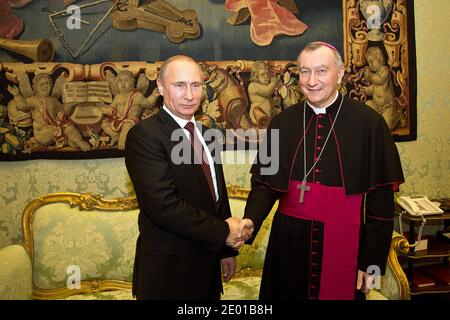 Vatikanstaatssekretär Pietro Parolin traf am 25. November 2013 den russischen Präsidenten Wladimir Putin im Vatikan. Foto von ABACAPRESS.COM Stockfoto