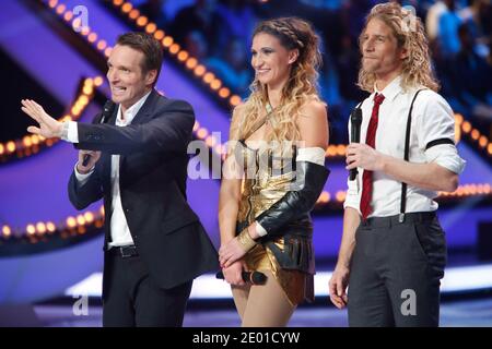 AUSSCHLUSSF. Ice Show 2013.Stephane Rotenberg, Tatiana Golovin et Gwendal Peizerat Pendant le Premier prime a Paris, le 27 novembre 2013. Foto von Etchegoyen/JMP/M6/ABACAPRESS.COM Stockfoto