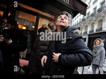 Der Komiker, Produzent und Drehbuchautor Bruno Gaccio verlässt am 28. November 2013 eine Pressekonferenz im Café du Croissant in Paris, Frankreich, um eine neue politische Partei namens New Deal (Nouvelle Donne) vorzustellen. Neue Deal-Kandidaten werden an den Europawahlen im Mai 2014 teilnehmen, um "vor der PS [Französische Sozialistische Partei] zu gewinnen und als Weckruf zu dienen". Foto von Mousse/ABACAPRESS.COM Stockfoto