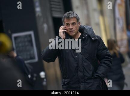 Der Komiker, Produzent und Drehbuchautor Bruno Gaccio verlässt am 28. November 2013 eine Pressekonferenz im Café du Croissant in Paris, Frankreich, um eine neue politische Partei namens New Deal (Nouvelle Donne) vorzustellen. Neue Deal-Kandidaten werden an den Europawahlen im Mai 2014 teilnehmen, um "vor der PS [Französische Sozialistische Partei] zu gewinnen und als Weckruf zu dienen". Foto von Mousse/ABACAPRESS.COM Stockfoto