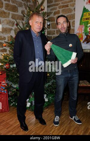 Patrick Poivre d'Arvor, Marc-Emmanuel Dufour bei der Vorstellung der Kampagne "Les Peres Noel Verts" von Le Secours Populaire am 02. Dezember 2013 am Sitz des Vereins in Paris, Frankreich. Foto von Alban Wyters/ABACAPRESS.COM Stockfoto