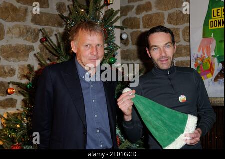 Patrick Poivre d'Arvor, Marc-Emmanuel Dufour bei der Vorstellung der Kampagne "Les Peres Noel Verts" von Le Secours Populaire am 02. Dezember 2013 am Sitz des Vereins in Paris, Frankreich. Foto von Alban Wyters/ABACAPRESS.COM Stockfoto