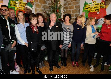 Chantal Ladesou, Isabelle Aubret, Catherine Laborde, Valerie Mairesse, Isabelle Ithurburu, Elizabeth Bourgine, Arielle Boulin-Prat bei der Eröffnung der Kampagne "Les Peres Noel Verts" von Le Secours Populaire am 02. Dezember 2013 am Sitz des Vereins in Paris, Frankreich. Foto von Alban Wyters/ABACAPRESS.COM Stockfoto