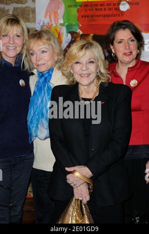 Nicoletta, Chantal Ladesou, Isabelle Aubret und Arielle Boulin-Prat nahmen am 02. Dezember 2013 an der Eröffnung der Kampagne "Les Peres Noel Verts" von Le Secours Populaire am Sitz des Vereins in Paris, Frankreich, Teil. Foto von Alban Wyters/ABACAPRESS.COM Stockfoto
