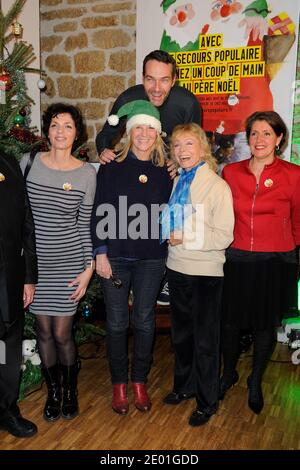 Nicoletta, Chantal Ladesou, Isabelle Aubret und Arielle Boulin-Prat nahmen am 02. Dezember 2013 an der Eröffnung der Kampagne "Les Peres Noel Verts" von Le Secours Populaire am Sitz des Vereins in Paris, Frankreich, Teil. Foto von Alban Wyters/ABACAPRESS.COM Stockfoto