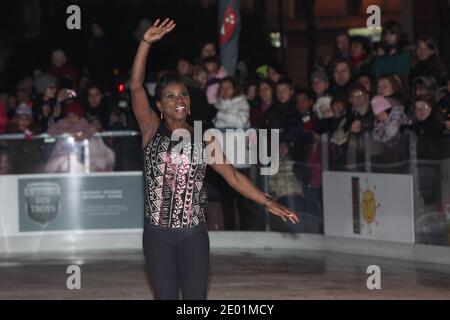 Surya Bonaly eröffnet am 6. Dezember 2013 die Freilaufbahn in der Esplanade de l'Hotel de Ville in Vincennes, Frankreich. Foto von Audrey Poree/ABACAPRESS.COM Stockfoto