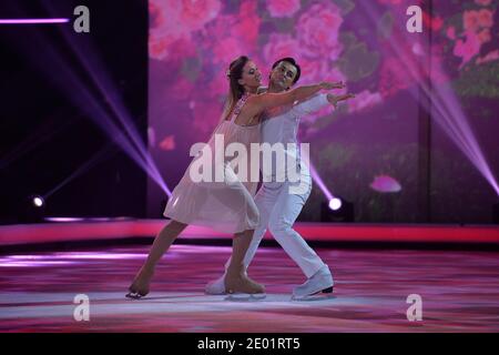 AUSSCHLUSSF. Ice Show 2013 - Troisieme Prime. Tatiana Golovin Pendant le troisième prime diffuse sur M6 a Paris, France, le 11 décembre 2013. Foto von Christophe Guibbaud / M6 / ABACAPRESS.COM Stockfoto