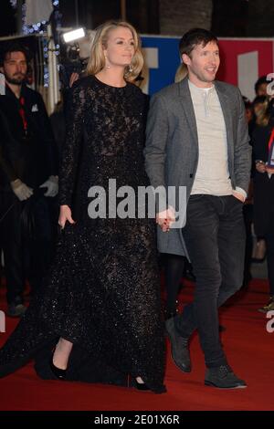 James Blunt und Sofia Wellesley nehmen an den 15. NRJ Music Awards Teil, die am 14. Dezember 2013 im Palais des Festivals in Cannes, Frankreich, stattfinden. Foto von Nicolas Briquet/ABACAPRESS.COM Stockfoto