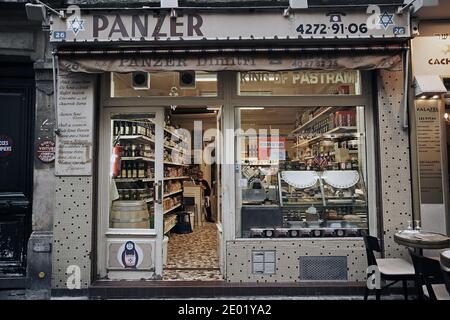 FRANKREICH / Iie-de-France/Paris/ Le Marais/ kleine lokale Charcutier in Paris Stockfoto