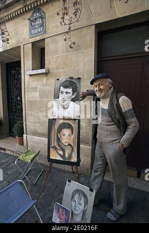 FRANKREICH / Ile de France / Paris / der Künstler und seine Gemälde über Montmartre. Stockfoto