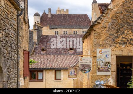 Blick auf Schloss Beynac vom Dorf Beynac-et-Cazenac Dordogne Valley Frankreich Stockfoto