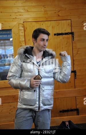 Der französische Eiskunstläufer Brian Joubert während der Präsentation des französischen Eiskunstlaufteams für die Olympischen Winterspiele 2014 in Sotschi am 19. Dezember 2013 auf einer temporären Eisbahn auf dem Place de la Concorde in Paris, Frankreich, am 19. Dezember 2013. Foto von Thierry Plessis/ABACAPRESS.COM Stockfoto