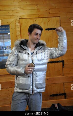 Der französische Eiskunstläufer Brian Joubert während der Präsentation des französischen Eiskunstlaufteams für die Olympischen Winterspiele 2014 in Sotschi am 19. Dezember 2013 auf einer temporären Eisbahn auf dem Place de la Concorde in Paris, Frankreich, am 19. Dezember 2013. Foto von Thierry Plessis/ABACAPRESS.COM Stockfoto