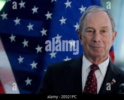 Datei Foto - Bürgermeister Michael Bloomberg spricht auf der Pressekonferenz im St. George Ferry Terminal auf Staten Island, um den Anstieg des Stellenwachstums auf die vier Millionen-Marke in New York City, NY, USA am 19. Dezember 2013 anzukündigen. Mike (Michael) Bloomberg trat offiziell in die 2020 demokratischen Präsidentschaftswahlen Sonntag. Während Bloomberg noch nicht alle Details seiner Plattform bekannt geben muss, liefern seine 12-jährige Tätigkeit als Bürgermeister sowie seine aktive Philanthropie in politischen Fragen gute Hinweise. Foto von Dennis Van Tine/ABACAPRESS.COM Stockfoto