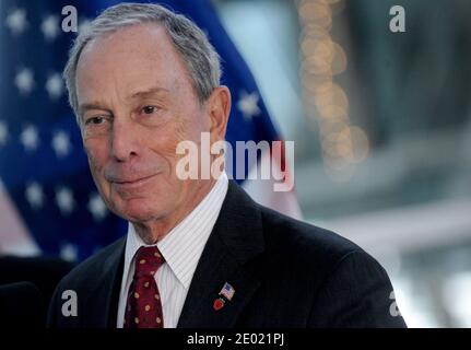 Datei Foto - Bürgermeister Michael Bloomberg spricht auf der Pressekonferenz im St. George Ferry Terminal auf Staten Island, um den Anstieg des Stellenwachstums auf die vier Millionen-Marke in New York City, NY, USA am 19. Dezember 2013 anzukündigen. Mike (Michael) Bloomberg trat offiziell in die 2020 demokratischen Präsidentschaftswahlen Sonntag. Während Bloomberg noch nicht alle Details seiner Plattform bekannt geben muss, liefern seine 12-jährige Tätigkeit als Bürgermeister sowie seine aktive Philanthropie in politischen Fragen gute Hinweise. Foto von Dennis Van Tine/ABACAPRESS.COM Stockfoto