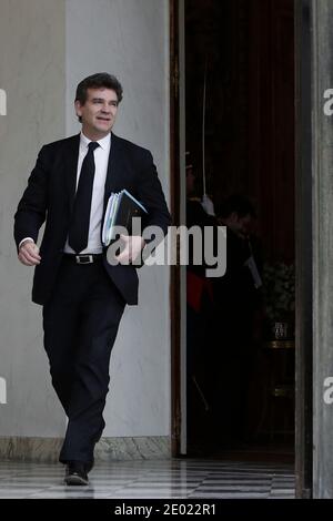 Der französische Minister für industrielle Erneuerung Arnaud Montebourg verlässt den Präsidentenpalast Elysee nach der wöchentlichen Kabinettssitzung am 23. Dezember 2013 in Paris. Foto von Stephane Lemouton/ABACAPRESS.COM Stockfoto