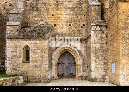 Großes Portal von Schloss - Chateau de Beynac, Beynac-et-Cazenac, Dordogne Department, Dordogne Valley, Frankreich  Stockfoto