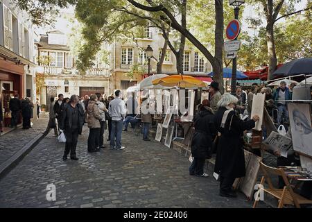 FRANKREICH / Ile de France / Paris / Montmartre/Place du Tertre / Ile de France / Paris / The main Platz auf Montmartre ist Heimat und Ort zum Arbeiten Viele Stockfoto