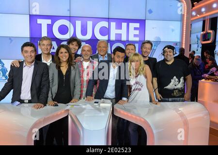 Cyril Hanouna, Énora Malagré, Gilles Verdez, Valérie Bénaïm, Christophe Carrière, Thierry Moreau, Thomas Hugues, Patrick Boss, Gérard Louvin,Jean-Luc Lemoine bei der Aufnahme von 'Touche Pas A Mon Poste' am 11. November 2013 in Paris, Frankreich. Foto von Max Colin/ABACAPRESS.COM Stockfoto