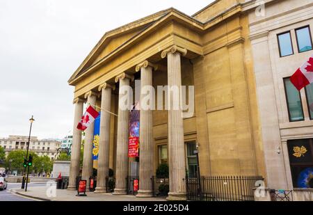 Das Canada House ist ein griechisches Revival-Gebäude am Trafalgar Square in London. Es ist ein denkmalgeschütztes Gebäude seit 1970.August 2016 Stockfoto