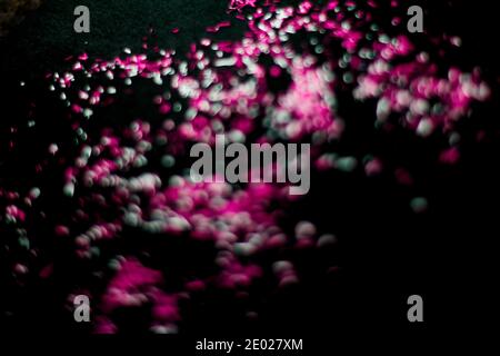 Abstraktes Bokeh-Licht. Perfekte festliche Hintergrund XXL, holografische Geometrie. Bunte Lichter, festlicher Hintergrund. Urlaubskonzept. Stockfoto