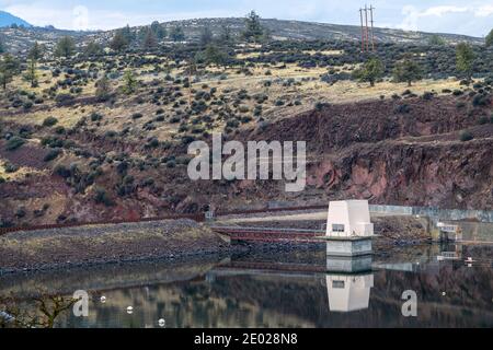 Der Iron Gate Dam bei Holbrook in Kalifornien, USA Stockfoto