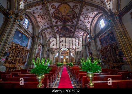 Iglesia de San Juan Bautista Innenansicht im historischen Zentrum von Coyoacan in Mexiko-Stadt CDMX, Mexiko. Stockfoto