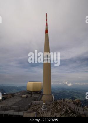 SAENTIS-Sendeturm auf dem Gipfel des Santis Alpstein Appenzell schweizer alpen in der Schweiz Stockfoto