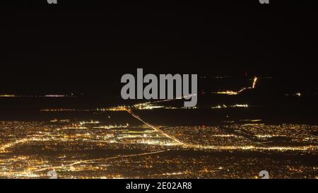 Albuquerque, gesehen von Sandia Crest in der Nacht Stockfoto