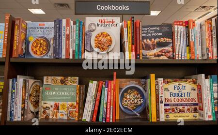 Kochbücher in Regalen, Barnes and Noble, USA Stockfoto