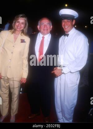 Los Angeles, Kalifornien, USA 29. April 1996 Schauspieler Ed Asner, Cindy Gilmore und Schauspieler Robert Gant besuchen MTV's TV Land Launch Party am 29. April 2020 in den Paramount Studios in Los Angeles, Kalifornien, USA. Foto von Barry King/Alamy Stockfoto Stockfoto