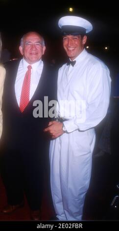 Los Angeles, Kalifornien, USA 29. April 1996 Schauspieler Ed Asner und Schauspieler Robert Gant besuchen MTV's TV Land Launch Party am 29. April 2020 in den Paramount Studios in Los Angeles, Kalifornien, USA. Foto von Barry King/Alamy Stockfoto Stockfoto